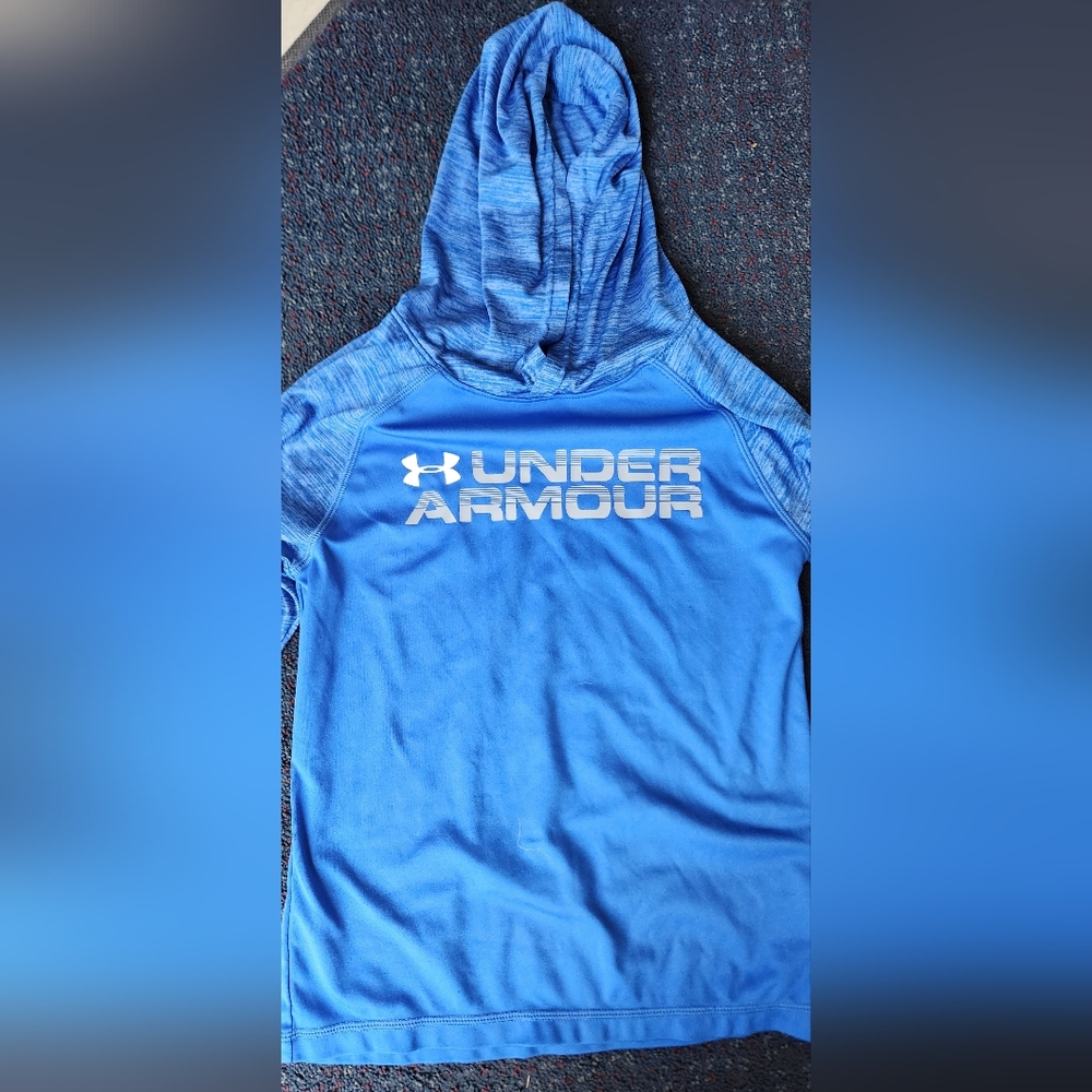 Under Armour long sleeve shirt size 7